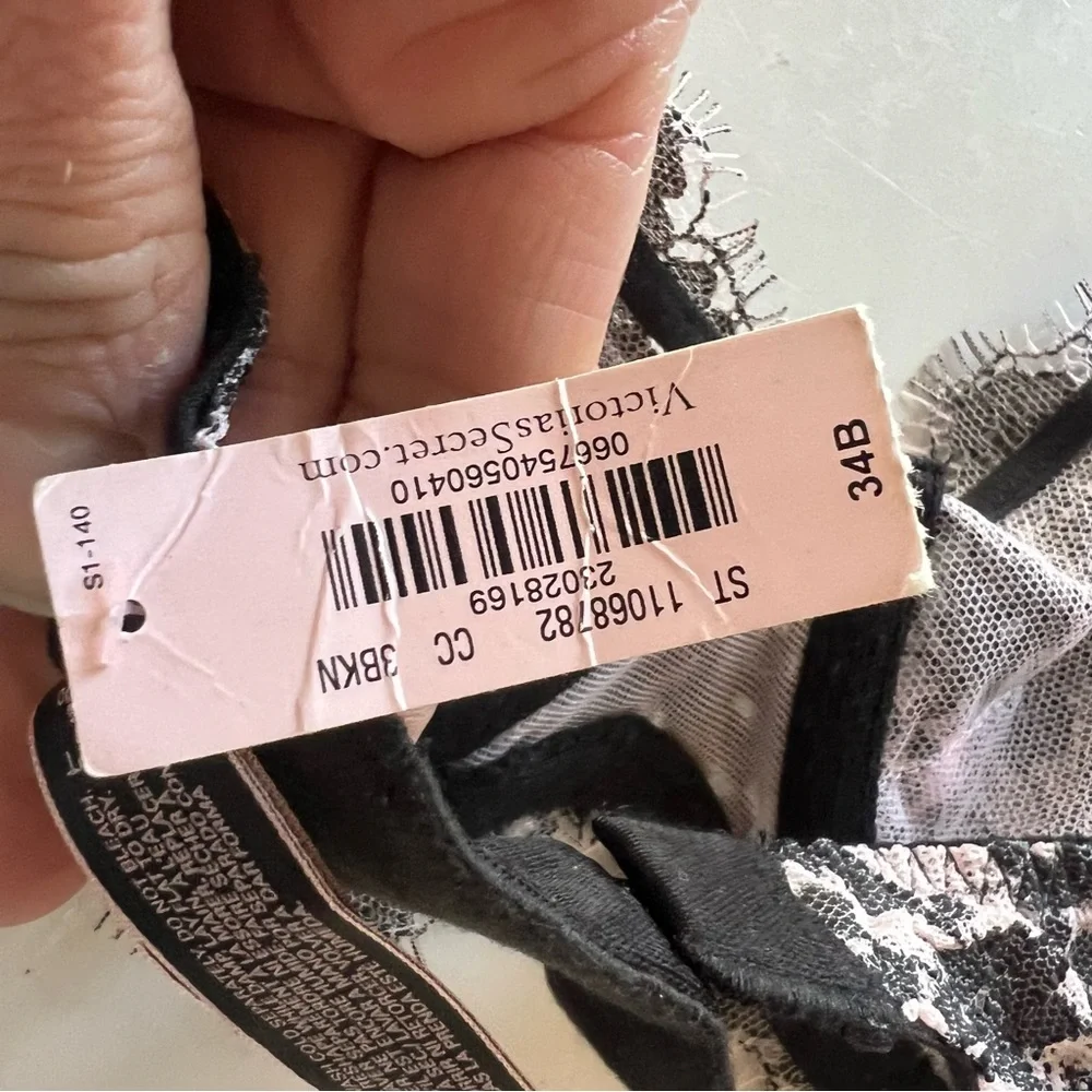 Victoria’s Secret lace bra new